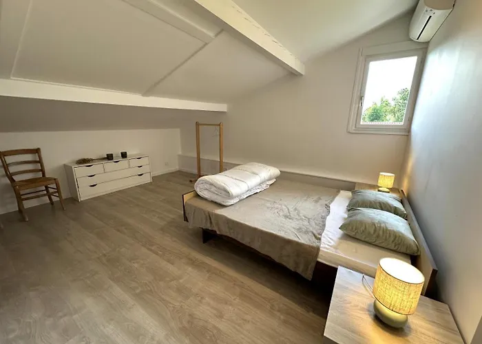 Le Du Bosque بيسكاروس